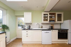 Spacious Coastal Family Home Sleeps 8