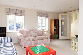 Spacious Coastal Family Home Sleeps 8