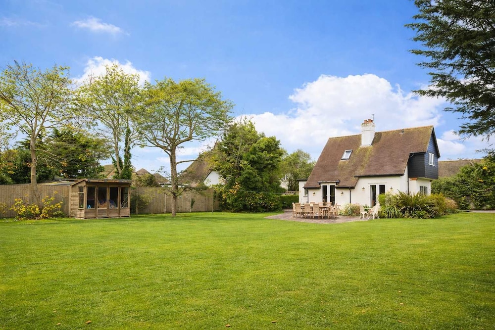 Spacious Coastal Family Home Sleeps 8