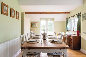 Spacious Coastal Family Home Sleeps 8