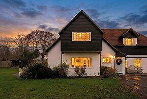 Spacious Coastal Family Home Sleeps 8