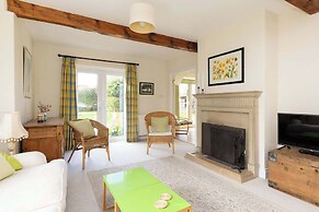 Spacious Coastal Family Home Sleeps 8