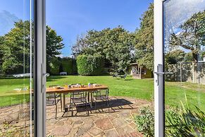 Spacious Coastal Family Home Sleeps 8