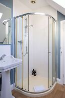 Spacious Coastal Family Home Sleeps 8