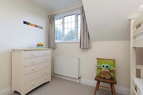 Spacious Coastal Family Home Sleeps 8