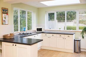 Spacious Coastal Family Home Sleeps 8
