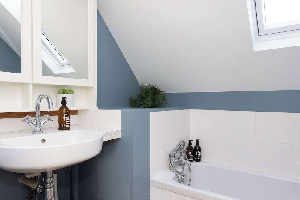 Spacious Coastal Family Home Sleeps 8