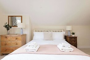 Spacious Coastal Family Home Sleeps 8