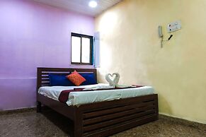 Amrapali Hotel