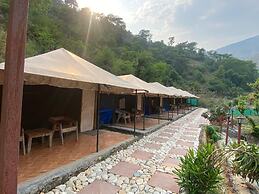 Aquatic resort