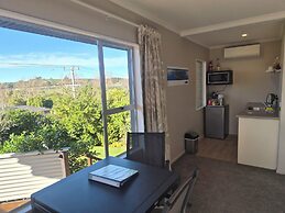 Centrally located Hilltop Apartment