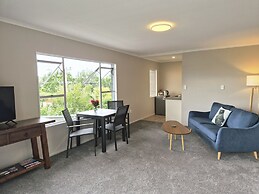 Centrally located Hilltop Apartment