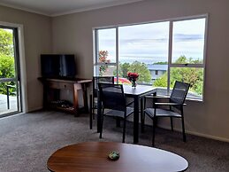 Centrally located Hilltop Apartment