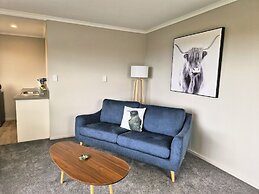 Centrally located Hilltop Apartment