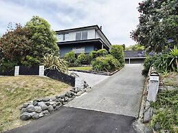 Centrally located Hilltop Apartment