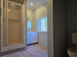 Centrally located Hilltop Apartment