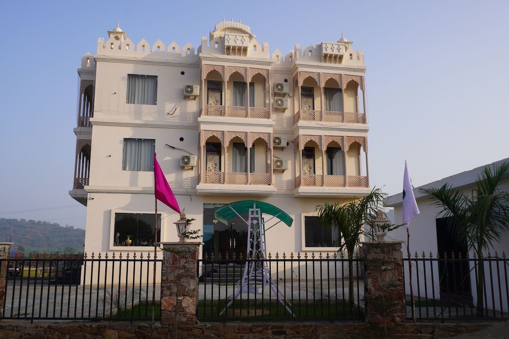 Eco Fort Resort