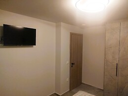 Frank Jimmy s Apartment I