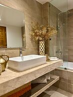 Hillside 2BR Seaview Pool Gym C258