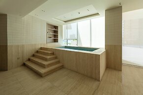 Skyline Luxury Apartment - Private Pool