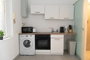 Stylish Modern 2BR Near Vienna AKH