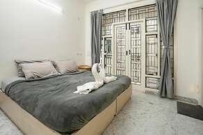 Aishwarya Apartment