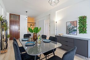 Citrus 3-BR Apt. & Balcony in Larnaca