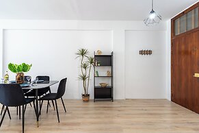 Citrus 3-BR Apt. & Balcony in Larnaca