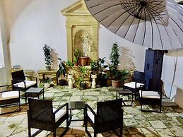 Traditional APT with Internal Courtyard