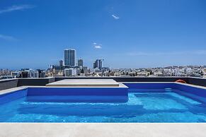 1 BR Penthouse for Couples & Families