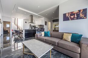 1 BR Penthouse for Couples & Families