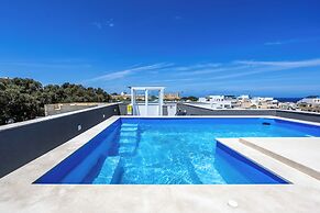1 BR Penthouse for Couples & Families