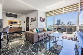 1 BR Penthouse for Couples & Families