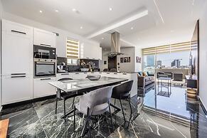 1 BR Penthouse for Couples & Families