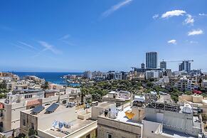 1 BR Penthouse for Couples & Families