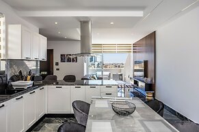 1 BR Penthouse for Couples & Families