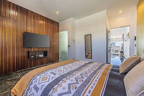 1 BR Penthouse for Couples & Families