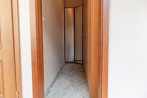 2BR Apartment Steps From AKH Center