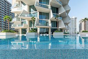 Luxury 1BR w Private Pool & Skyline View