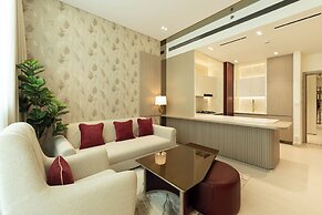 Luxury 1BR w Private Pool & Skyline View