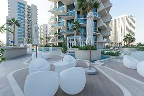 Luxury 1BR w Private Pool & Skyline View