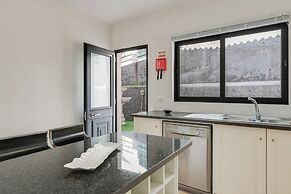 Andrade's Villa by HRM