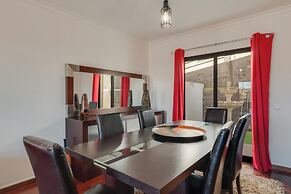 Andrade's Villa by HRM
