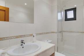 Andrade's Villa by HRM