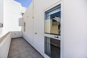 Modern Sunlit 2BR Penthouse Big Terrace