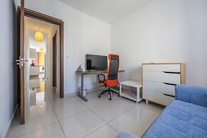 Modern Sunlit 2BR Penthouse Big Terrace