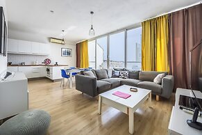 Modern Sunlit 2BR Penthouse Big Terrace