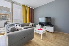 Modern Sunlit 2BR Penthouse Big Terrace