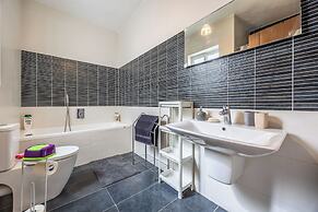 Modern Sunlit 2BR Penthouse Big Terrace