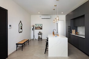 Stylish 1BR APT with Terrace